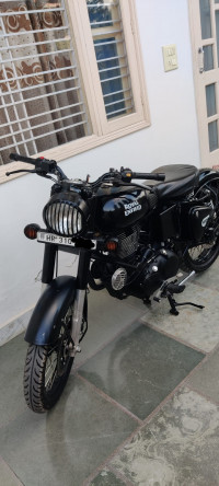 Stealth Black Royal Enfield Classic 500