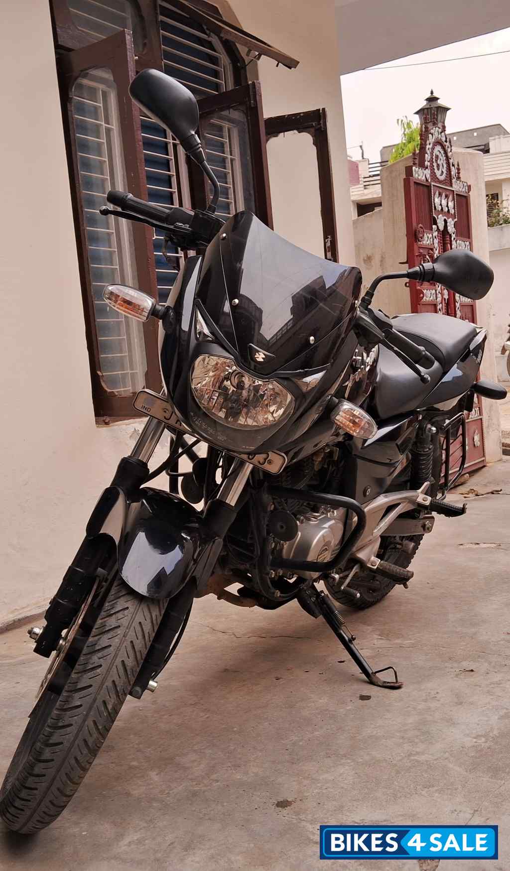 Black Bajaj Pulsar 180 DTSi