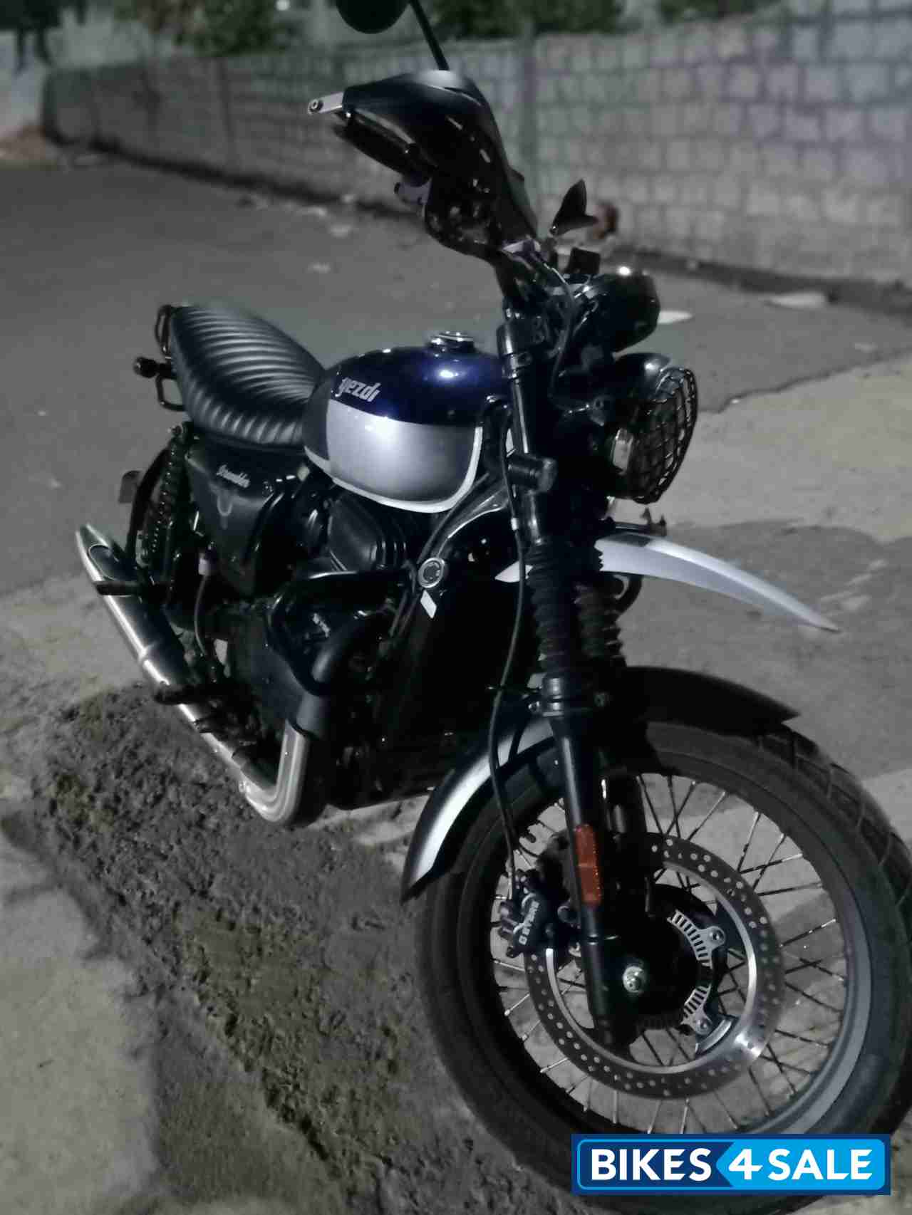 Midnight Blue Yezdi Scrambler Dual Tone