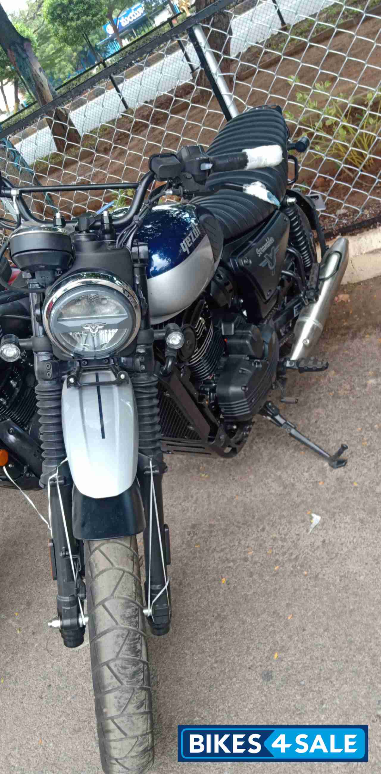 Midnight Blue Yezdi Scrambler Dual Tone