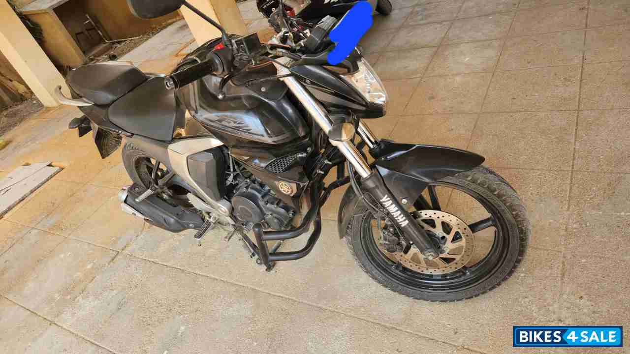 Black Yamaha FZ FI V2