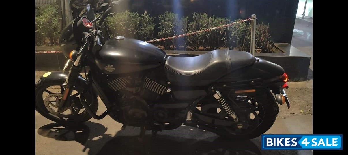 Black Harley Davidson Street 750