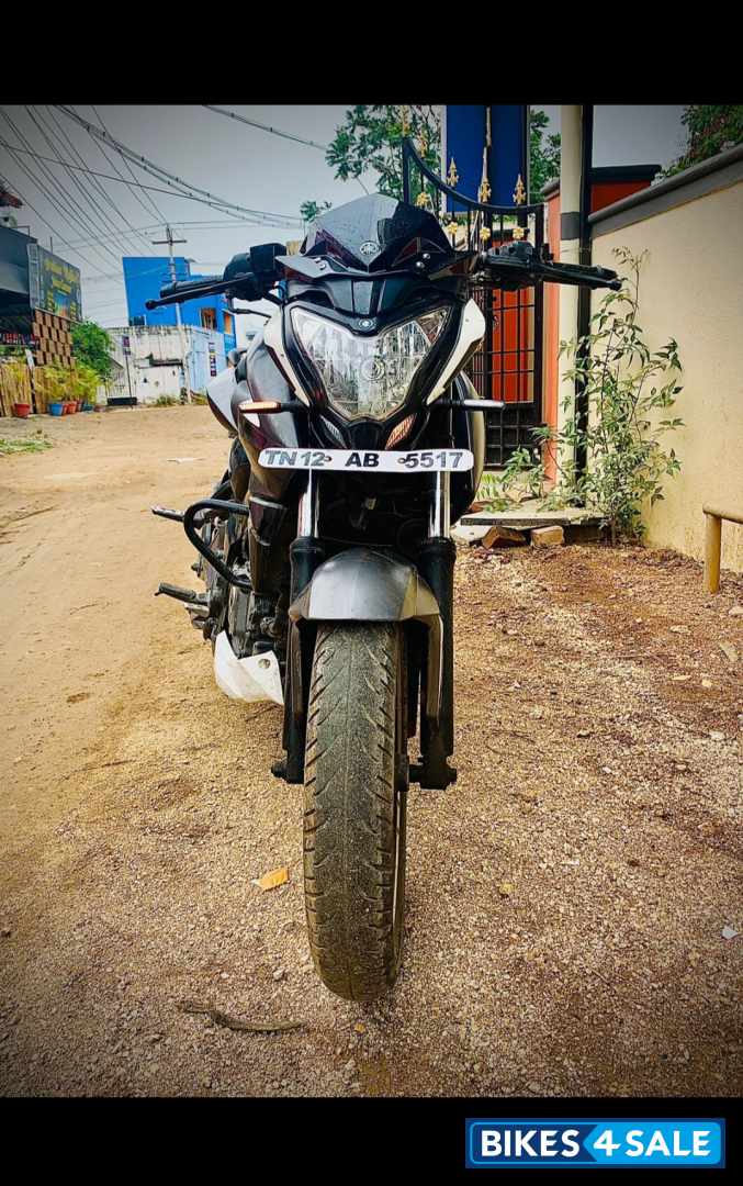 White&black Bajaj Pulsar 200 NS White&black Bajaj Pulsar 200 NS