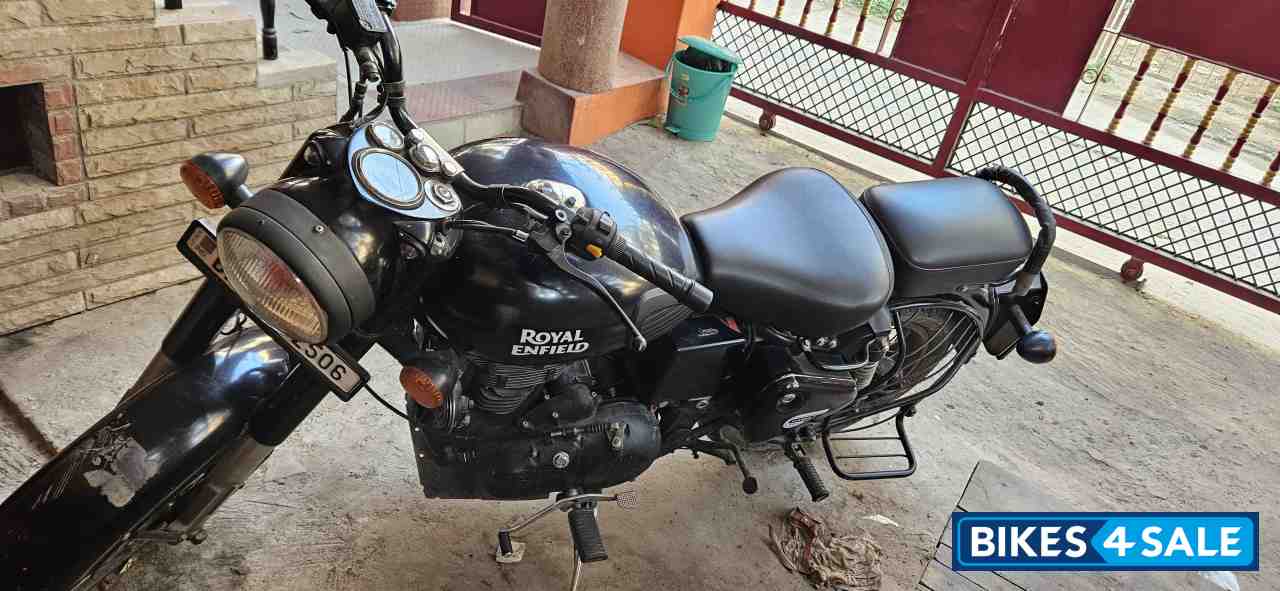 Royal Enfield Classic Stealth Black