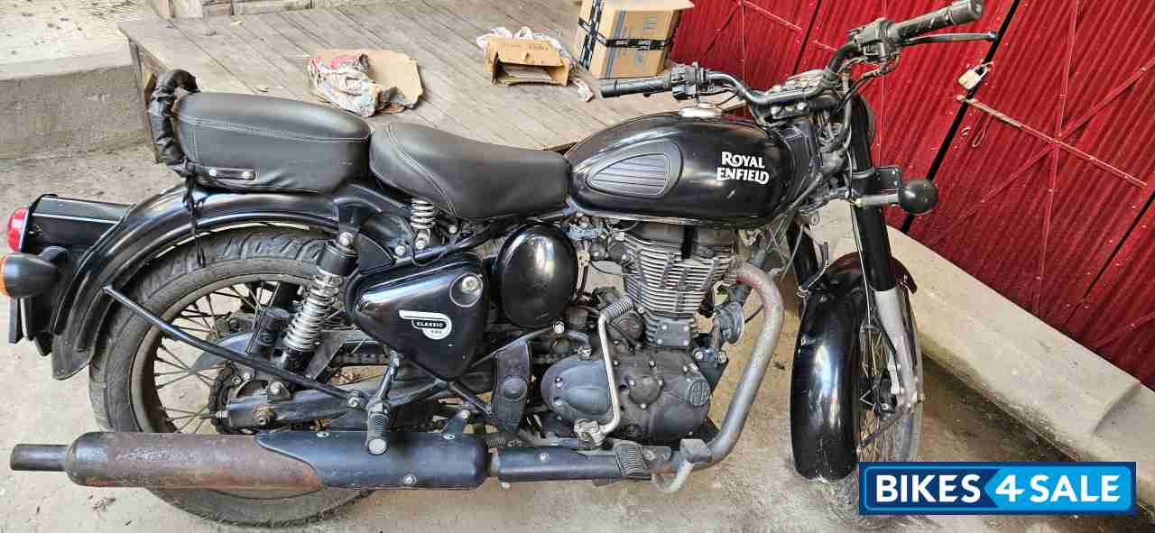 Royal Enfield Classic Stealth Black