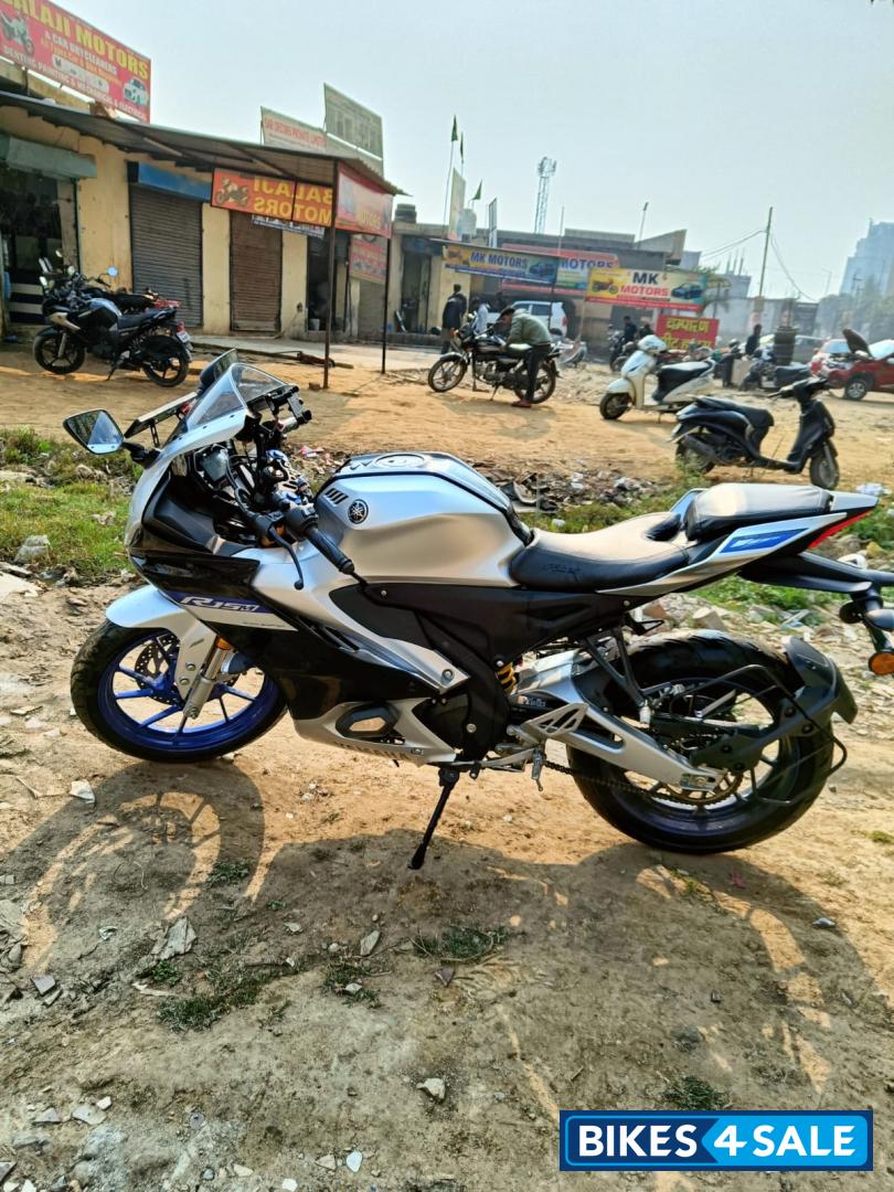 Yamaha R15M