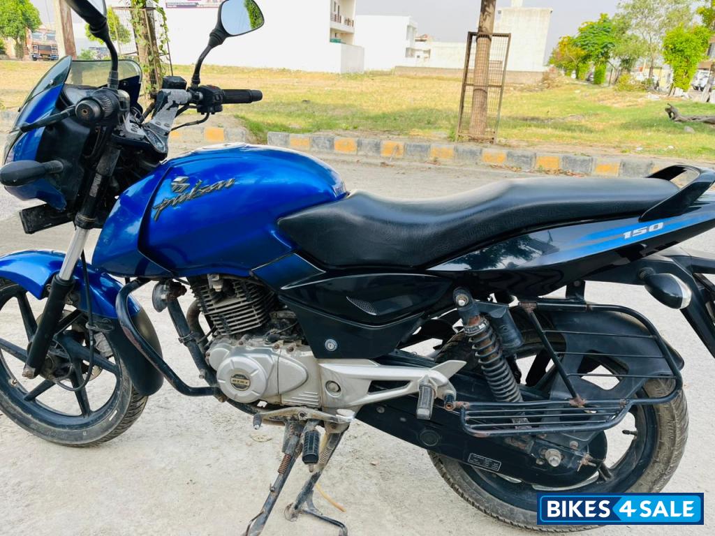 Blue Bajaj Pulsar 150 DTSi