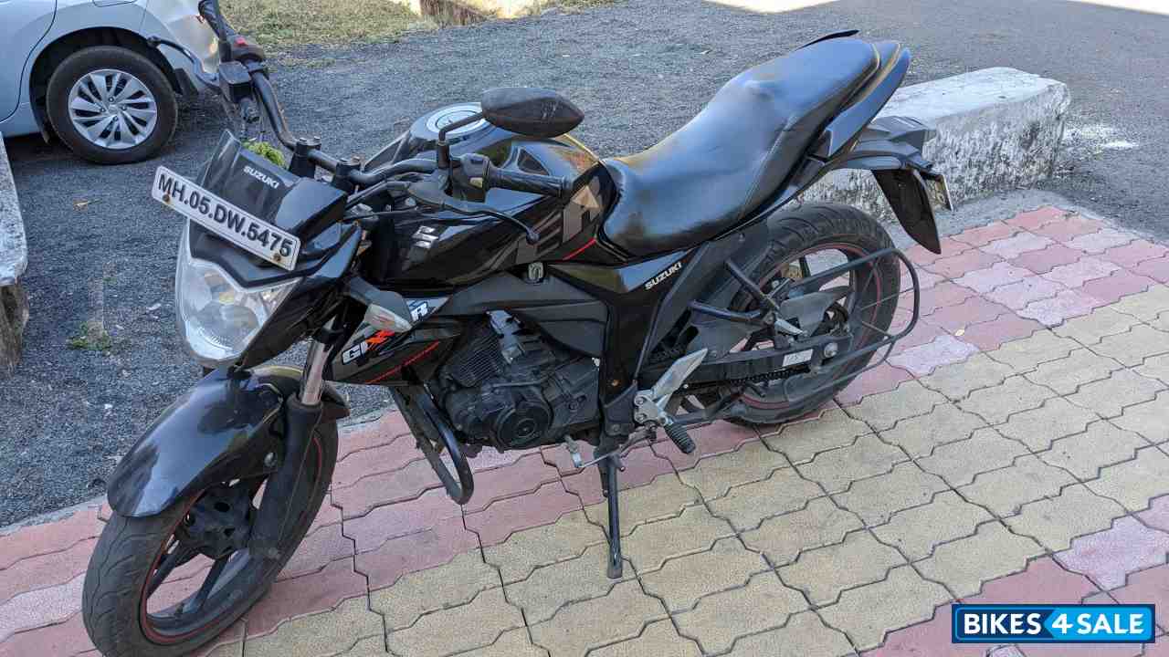 Black Suzuki Gixxer BS6