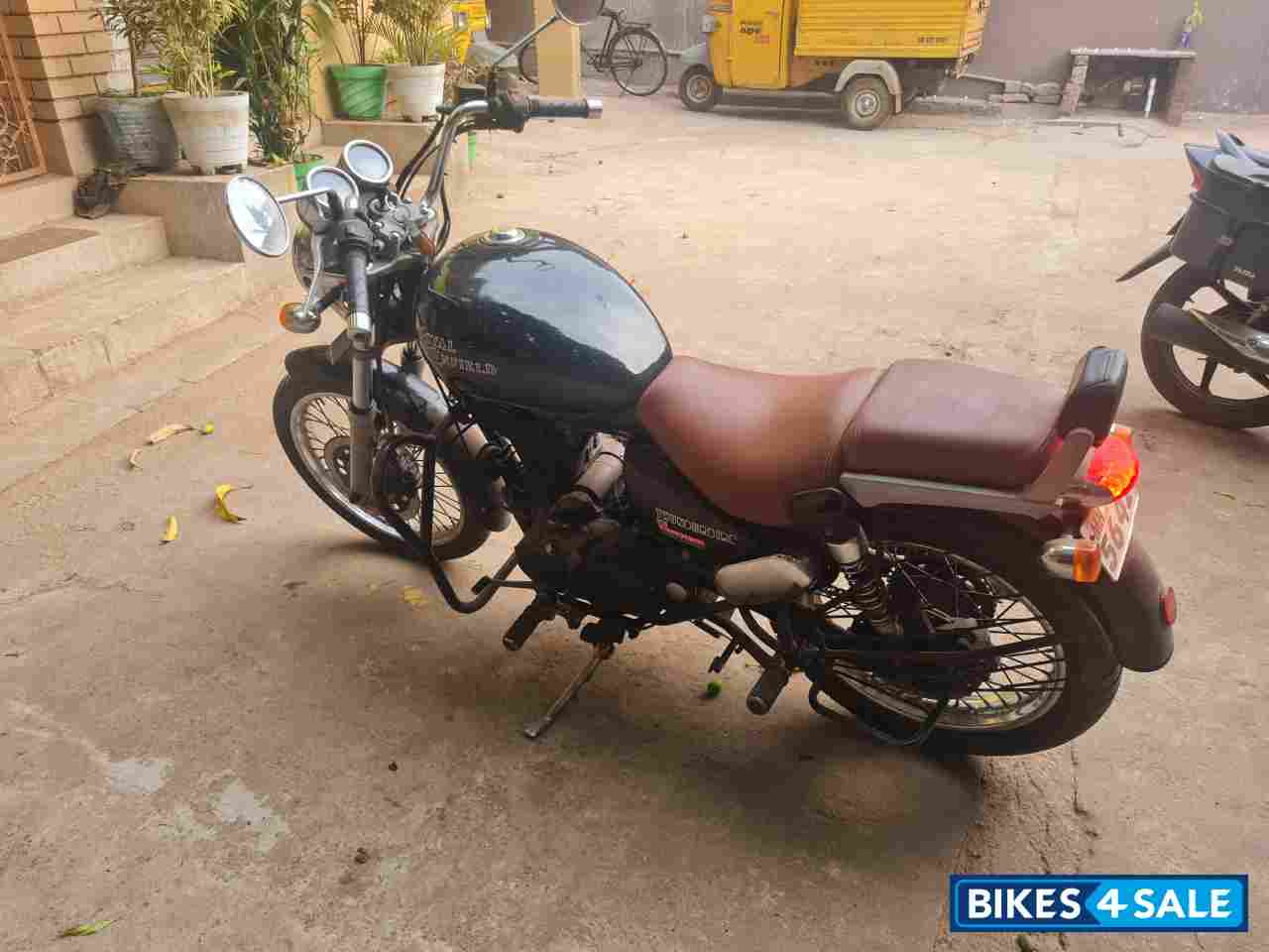 Black Royal Enfield Thunderbird 350