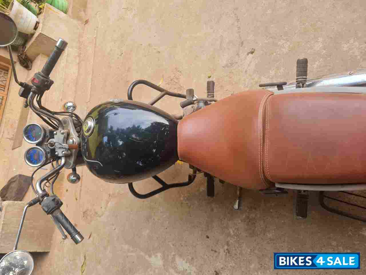 Black Royal Enfield Thunderbird 350