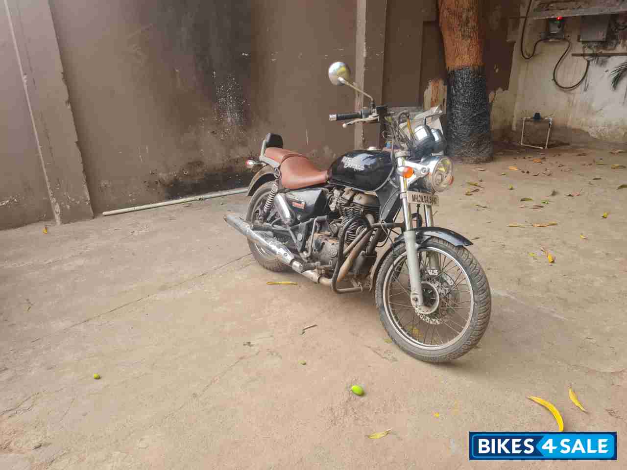 Black Royal Enfield Thunderbird 350