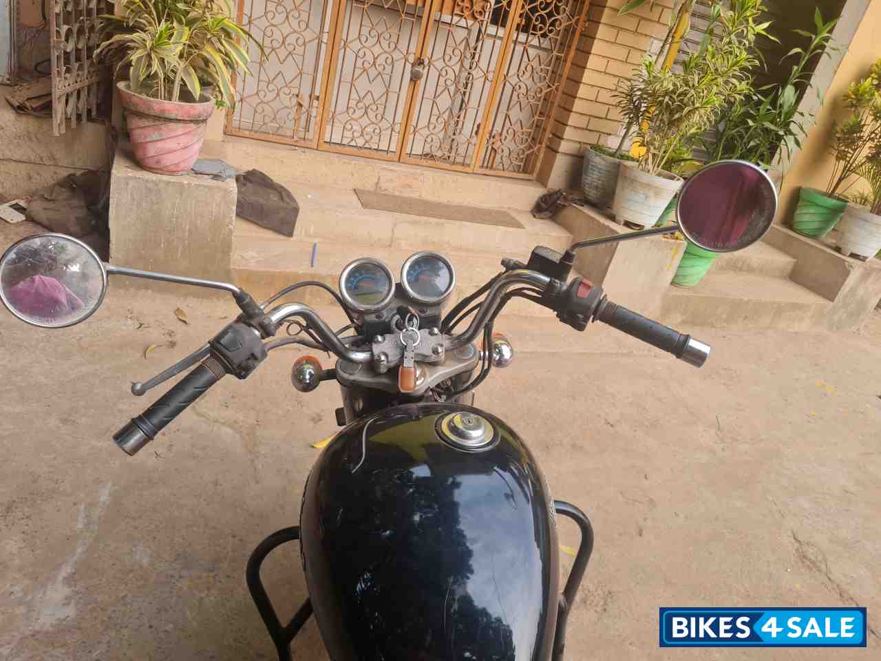 Black Royal Enfield Thunderbird 350