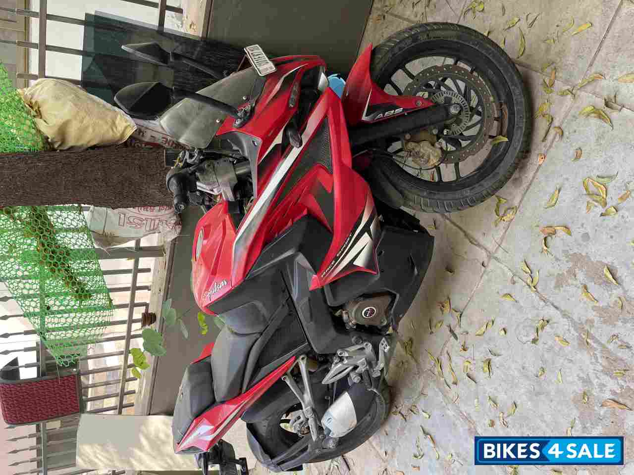 Bajaj Pulsar RS 200 ABS