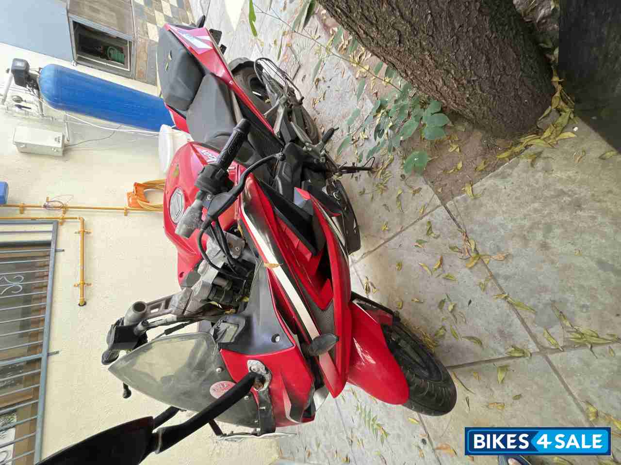 Bajaj Pulsar RS 200 ABS