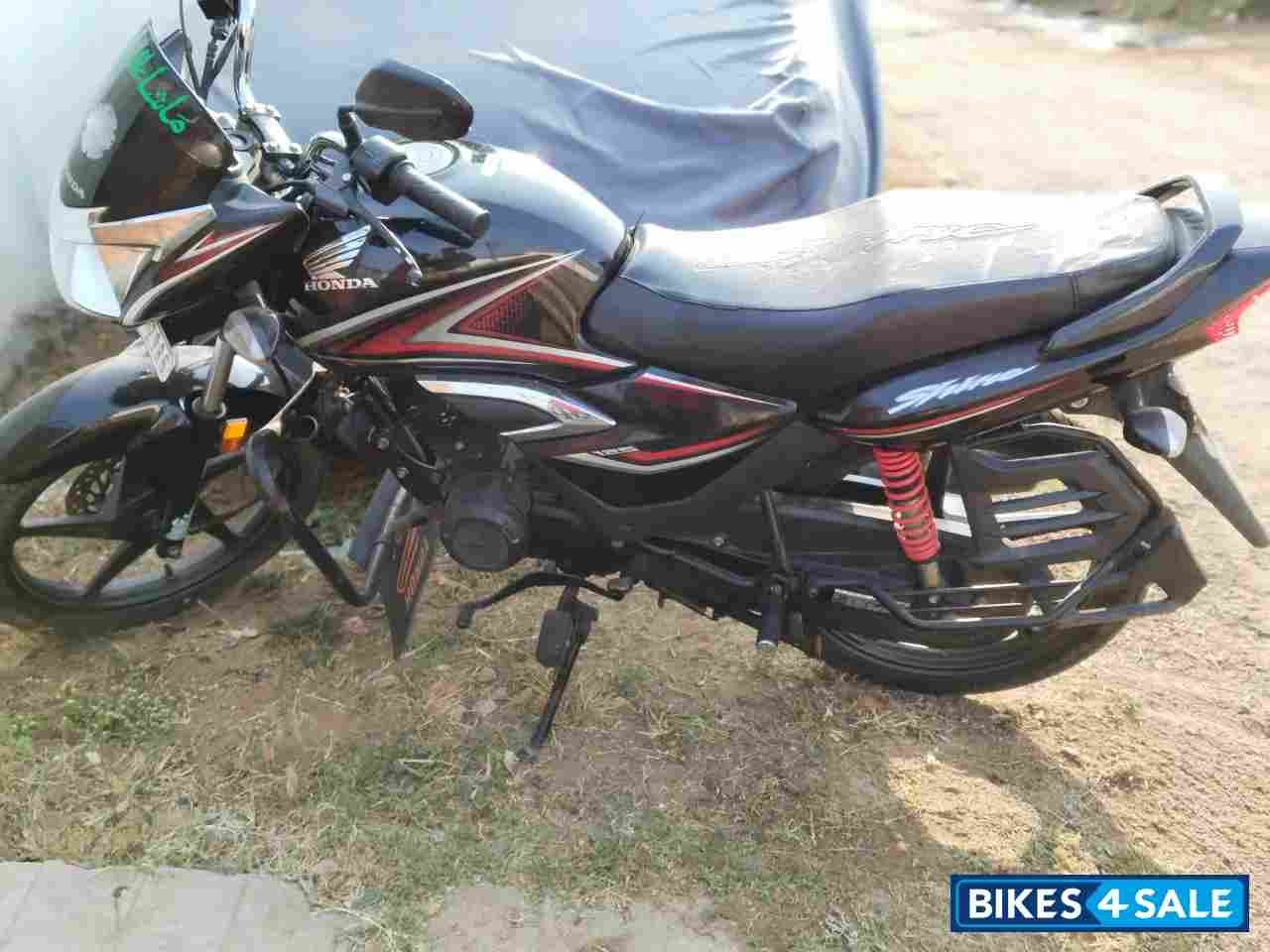 Black Honda Shine BS6