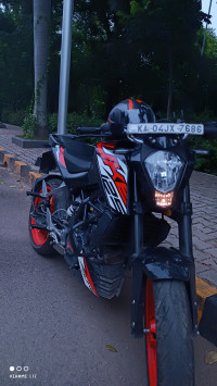 Black KTM Duke 125