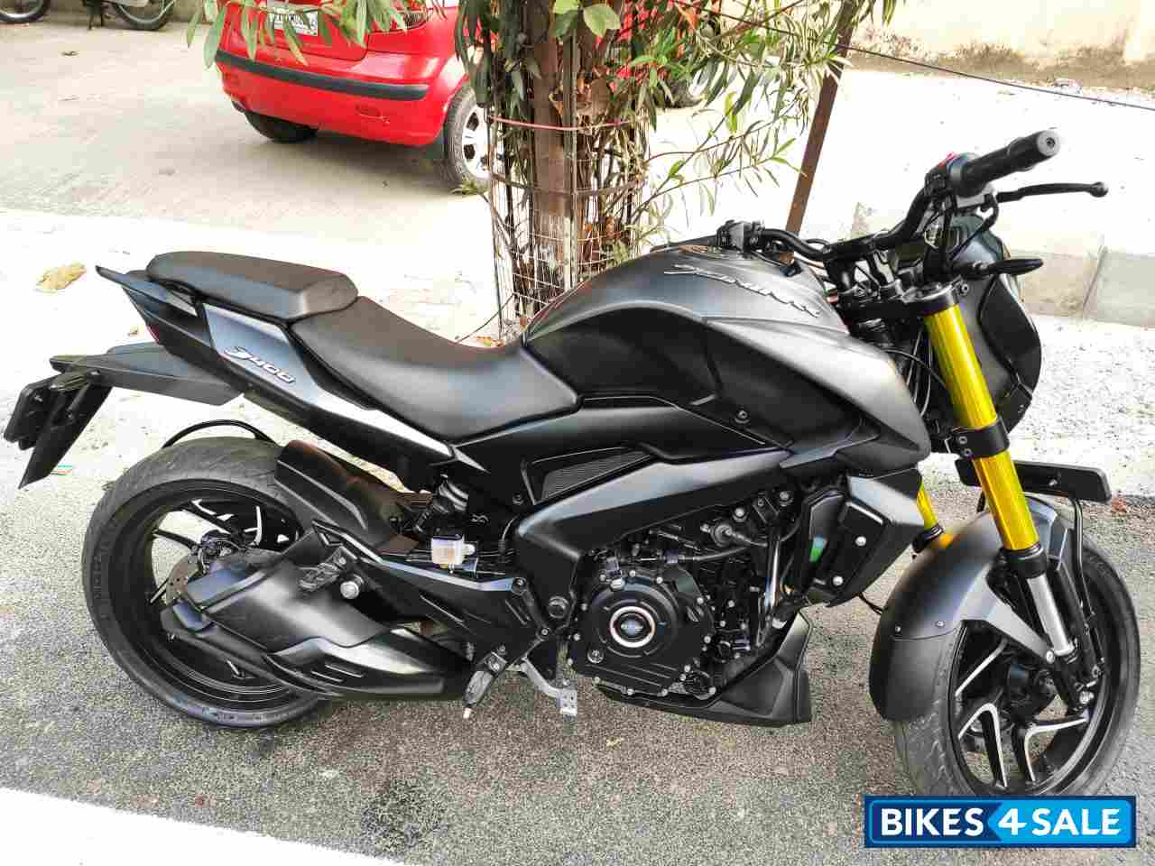 Grey Bajaj Dominar 400
