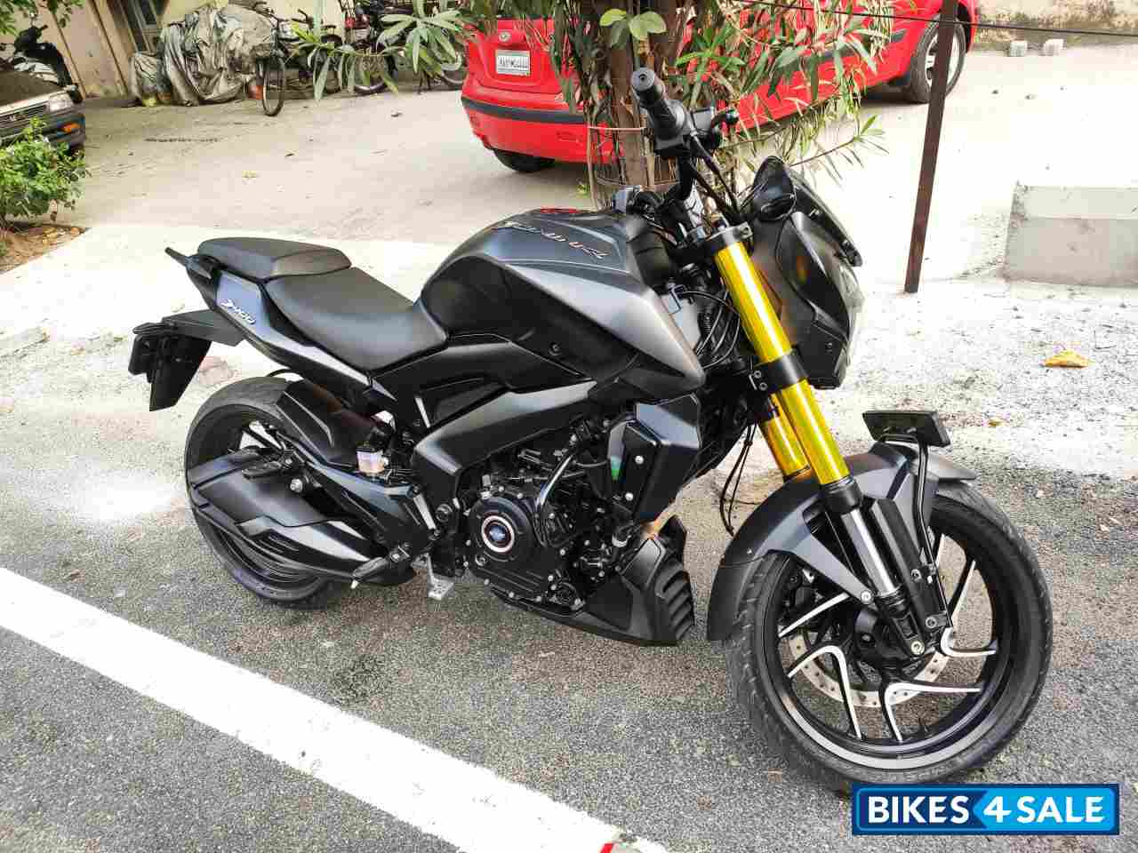 Grey Bajaj Dominar 400