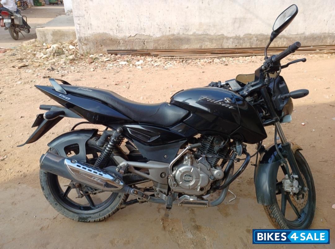 Black Bajaj Pulsar 150