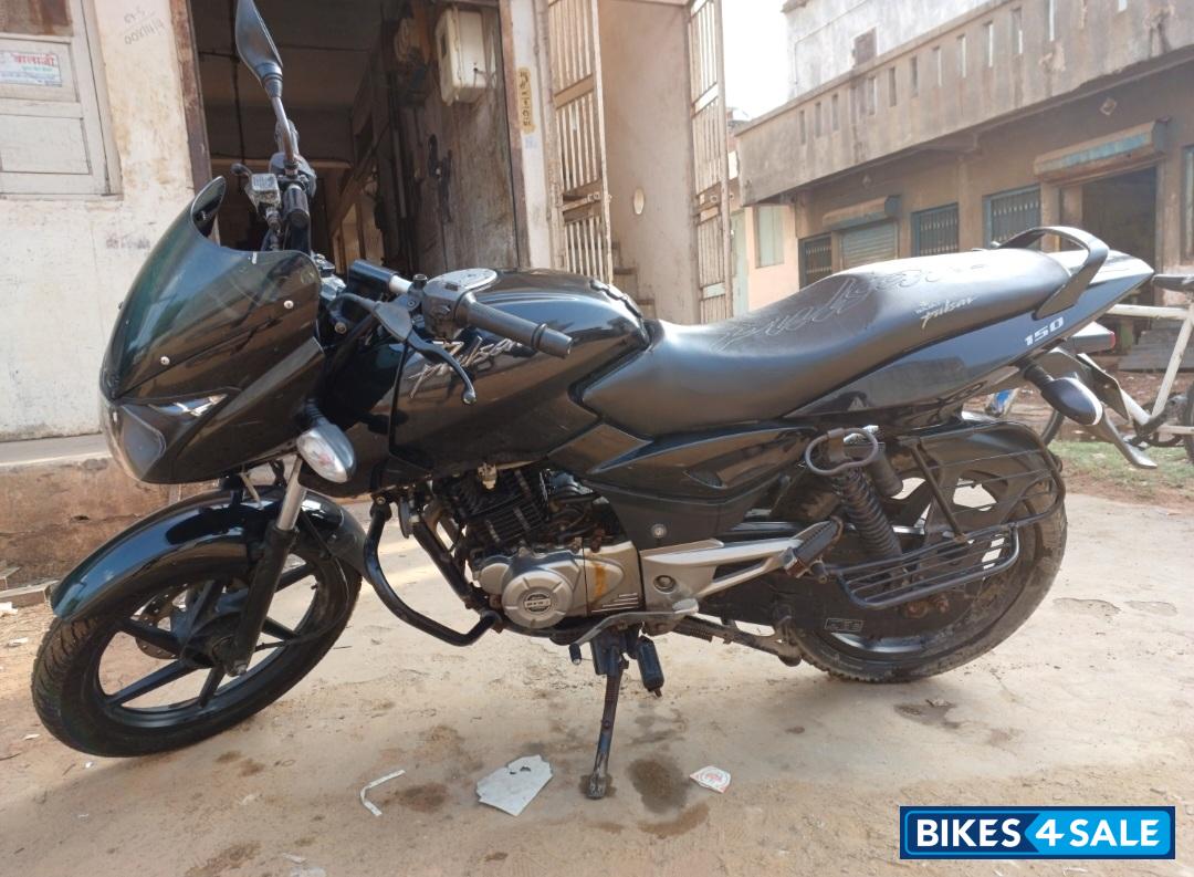 Black Bajaj Pulsar 150