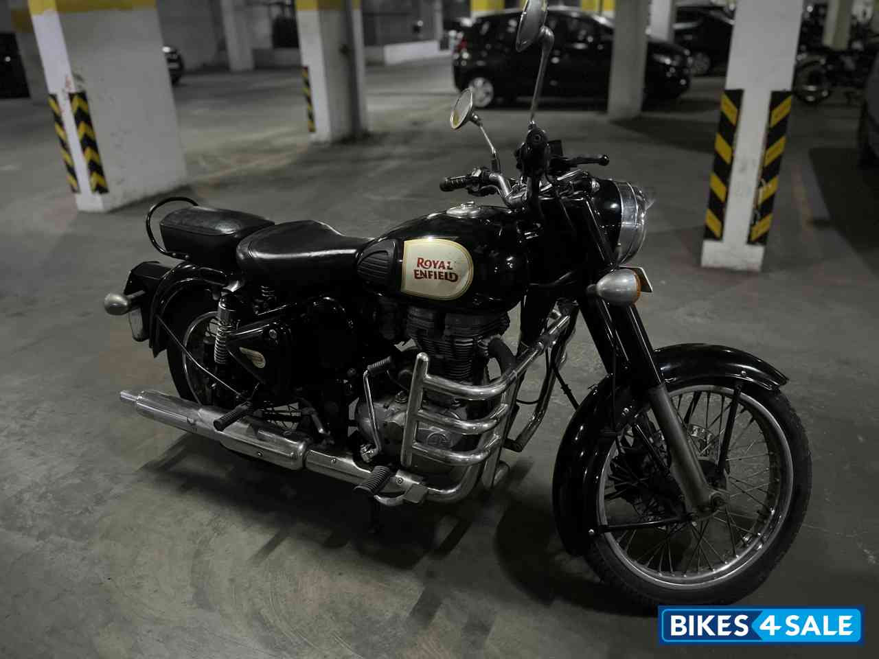Black Royal Enfield Classic 350 Black Royal Enfield Classic 350