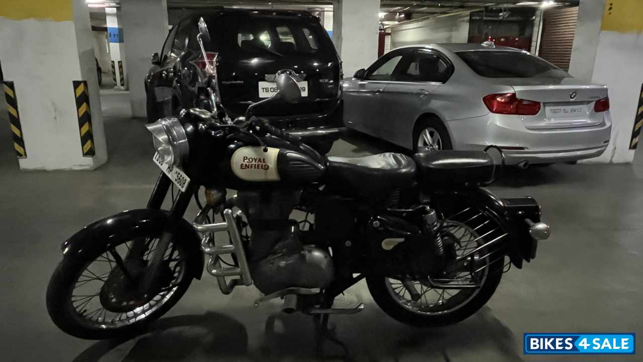 Black Royal Enfield Classic 350 Black Royal Enfield Classic 350