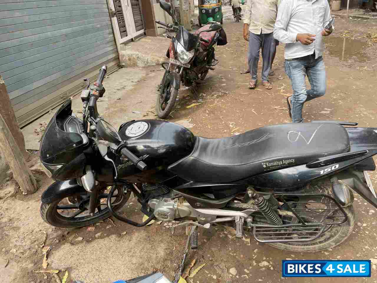 Black Bajaj Pulsar 150