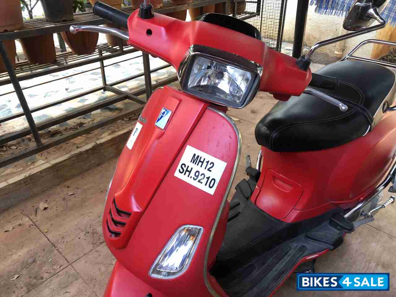 Red Vespa Elegante 150 BS6