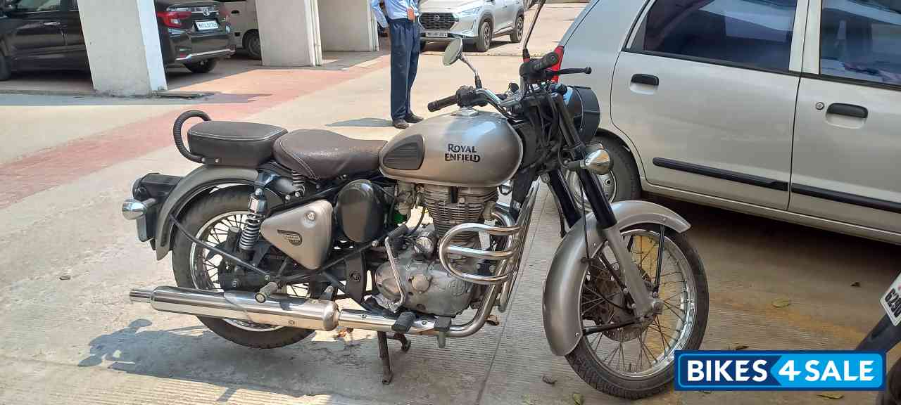 Gun Metal Grey Royal Enfield Classic Gunmetal Grey