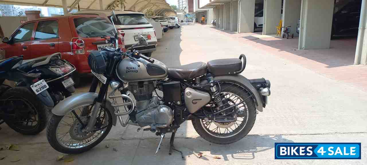 Gun Metal Grey Royal Enfield Classic Gunmetal Grey