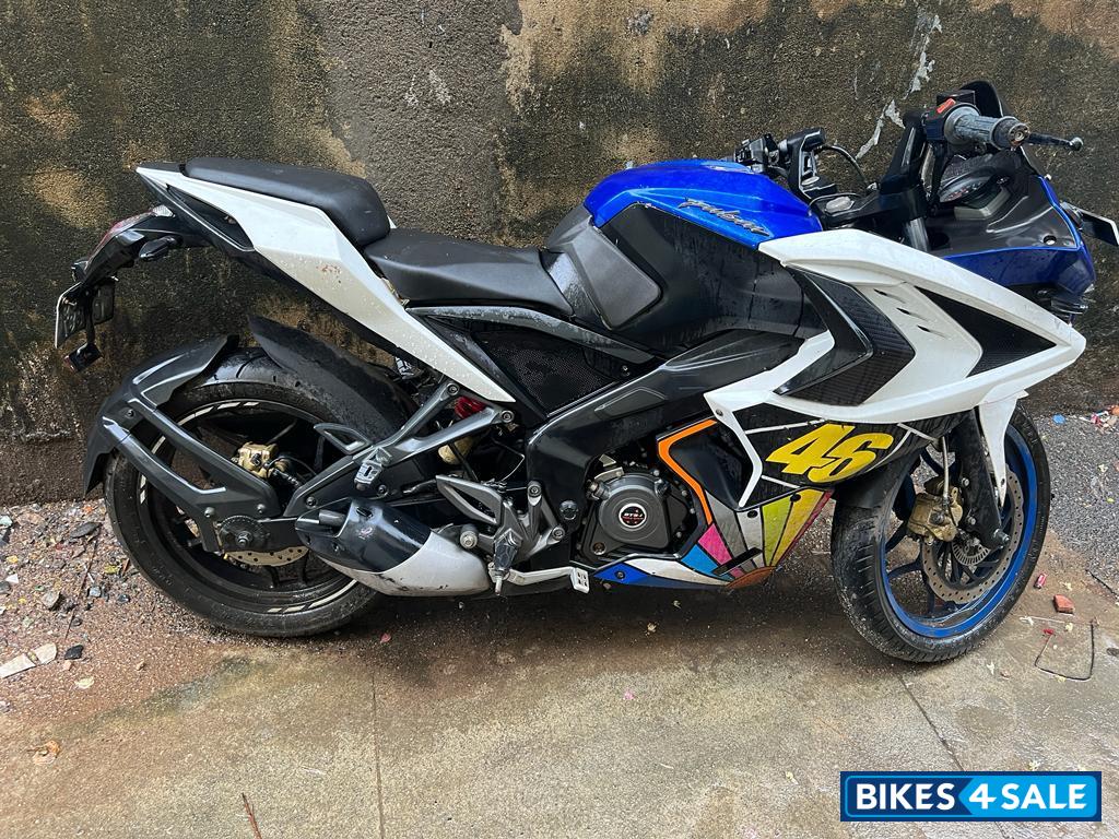 Blue Bajaj Pulsar RS 200 ABS
