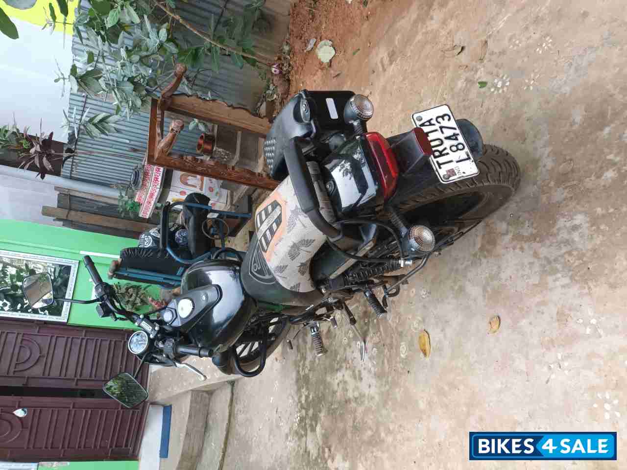 Ebony Black Met Bajaj Avenger Street 160