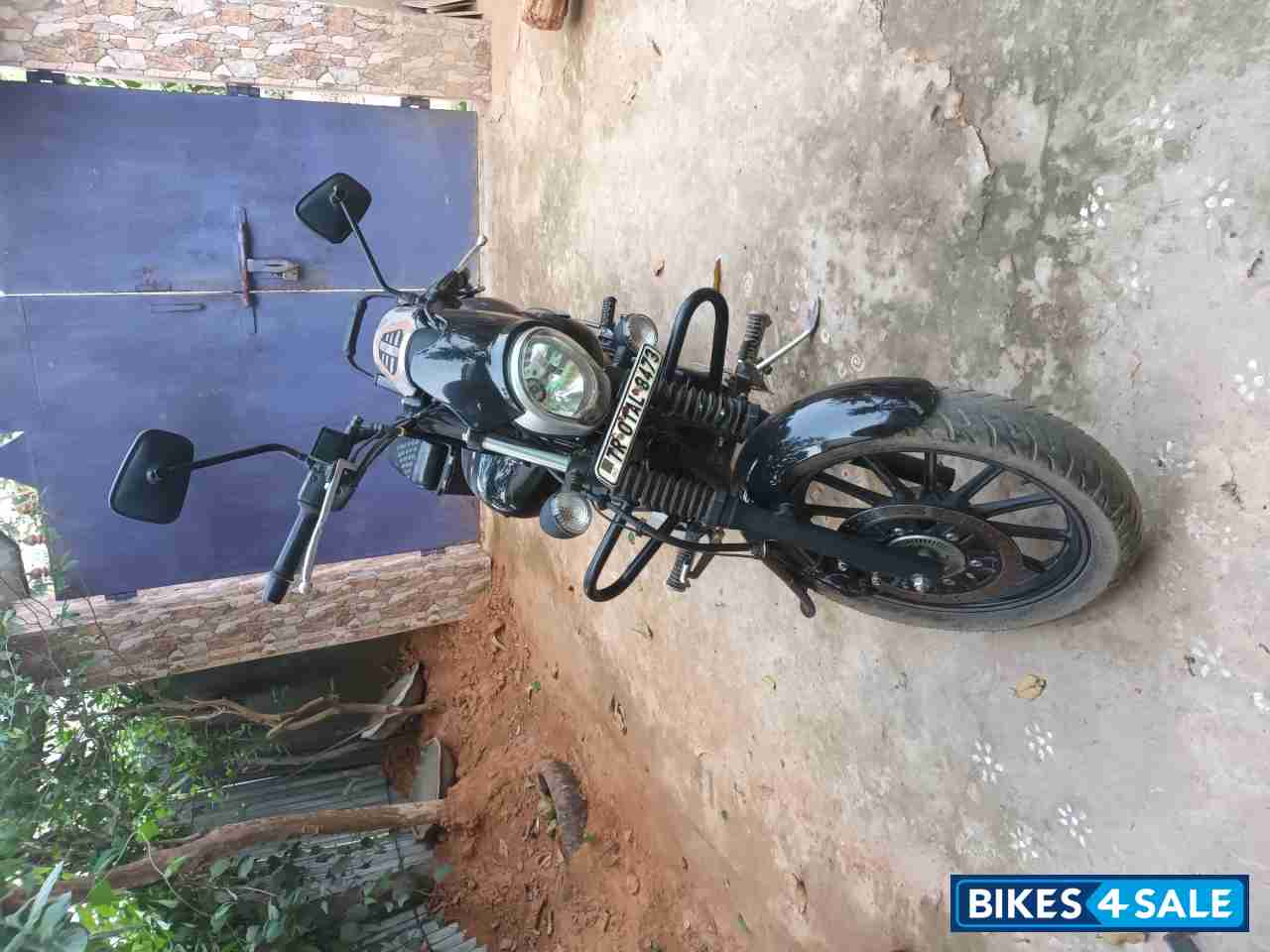 Ebony Black Met Bajaj Avenger Street 160