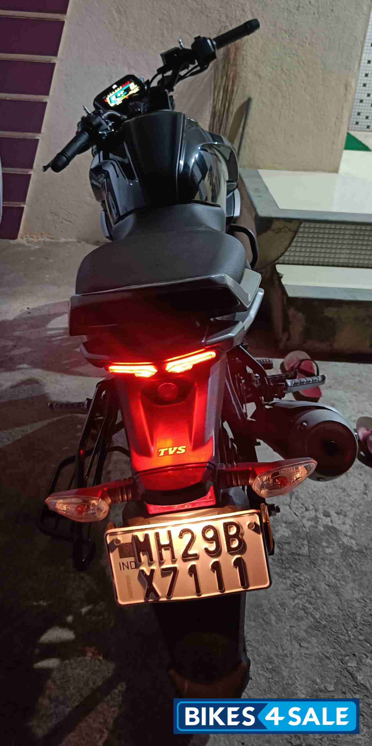 Black TVS Raider 125