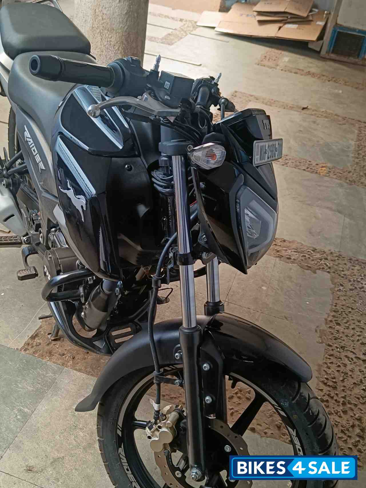 Black TVS Raider 125