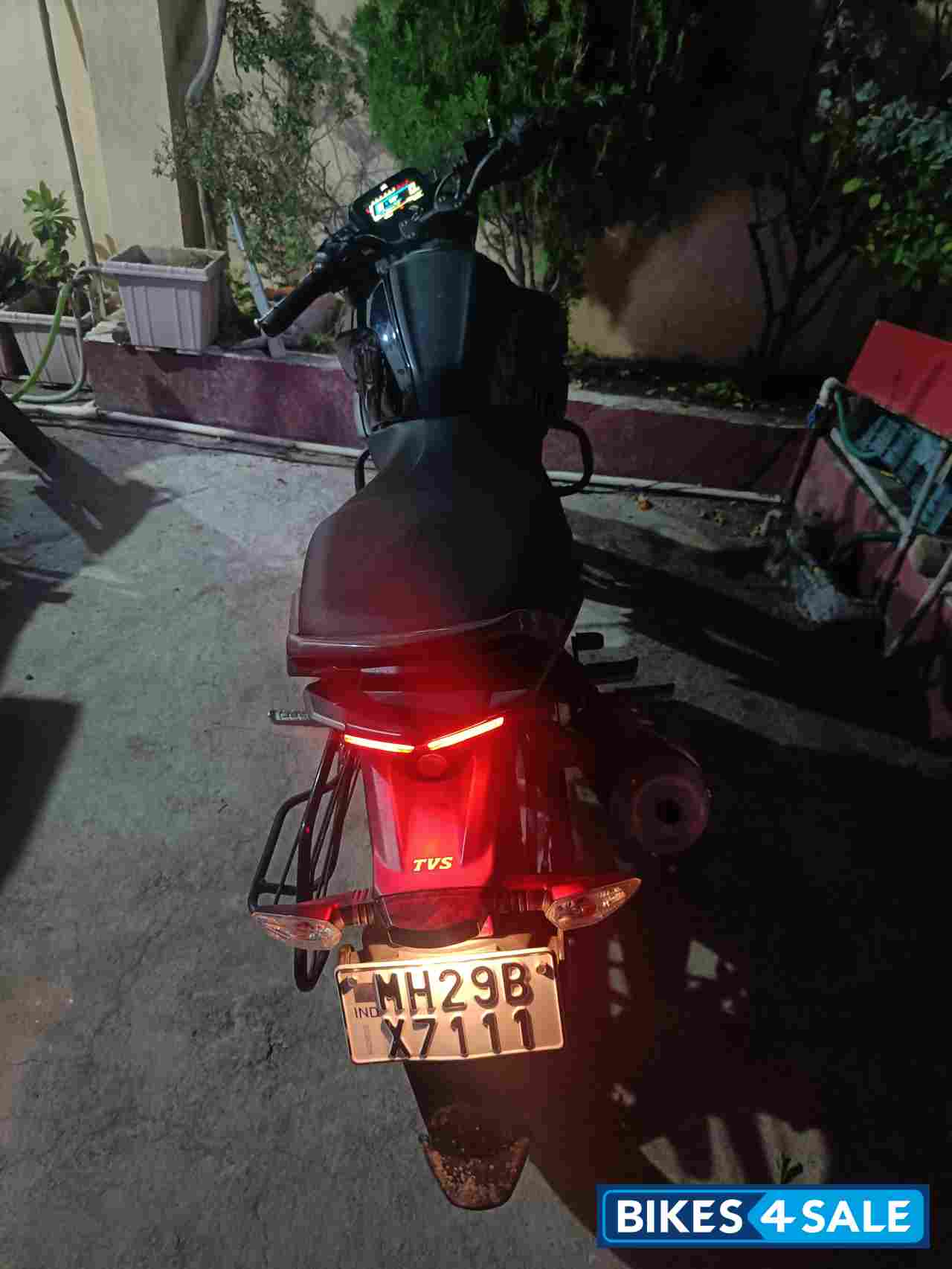 Black TVS Raider 125