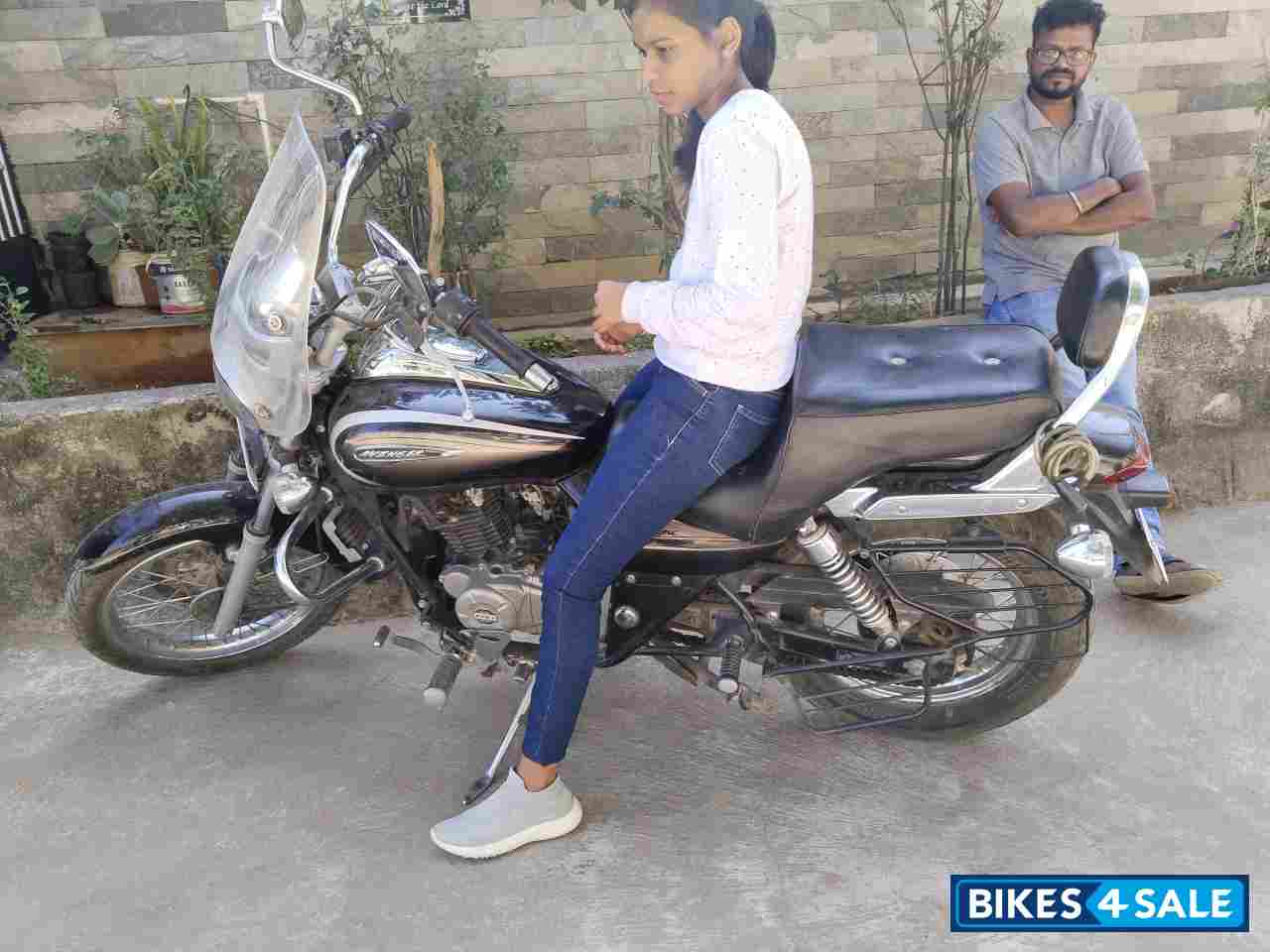 Black Bajaj Avenger Cruise 220 BS6