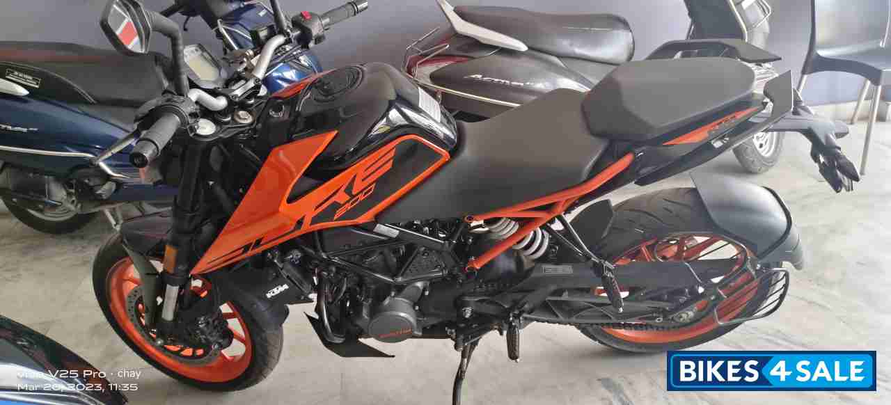 Blk Orange KTM Duke 200 ABS