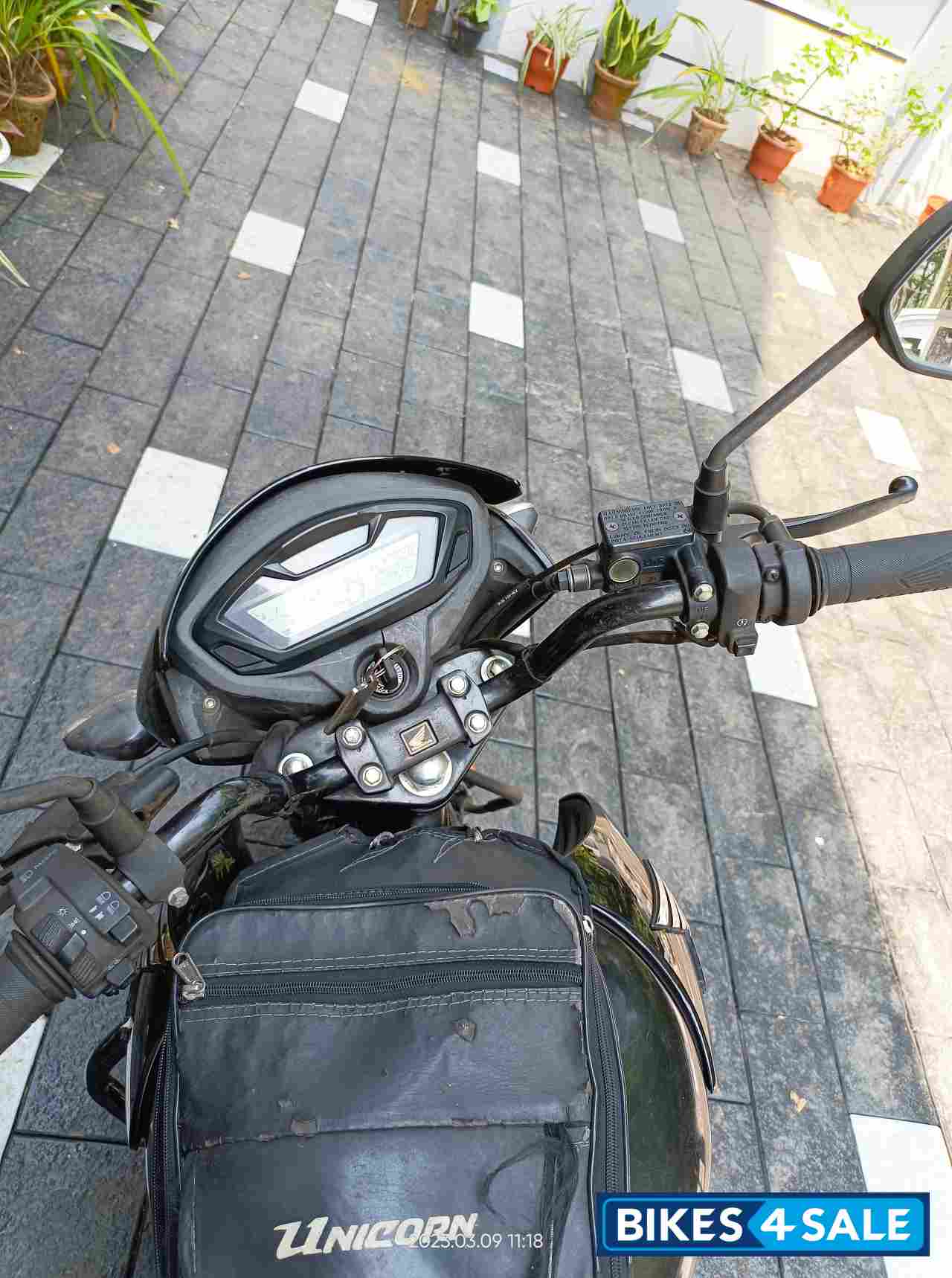 Black Honda CB Unicorn 160