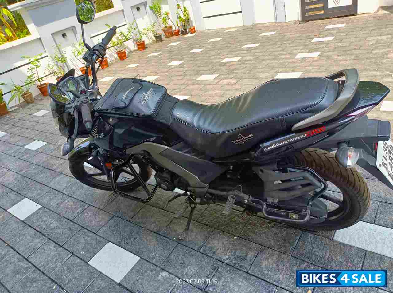 Black Honda CB Unicorn 160