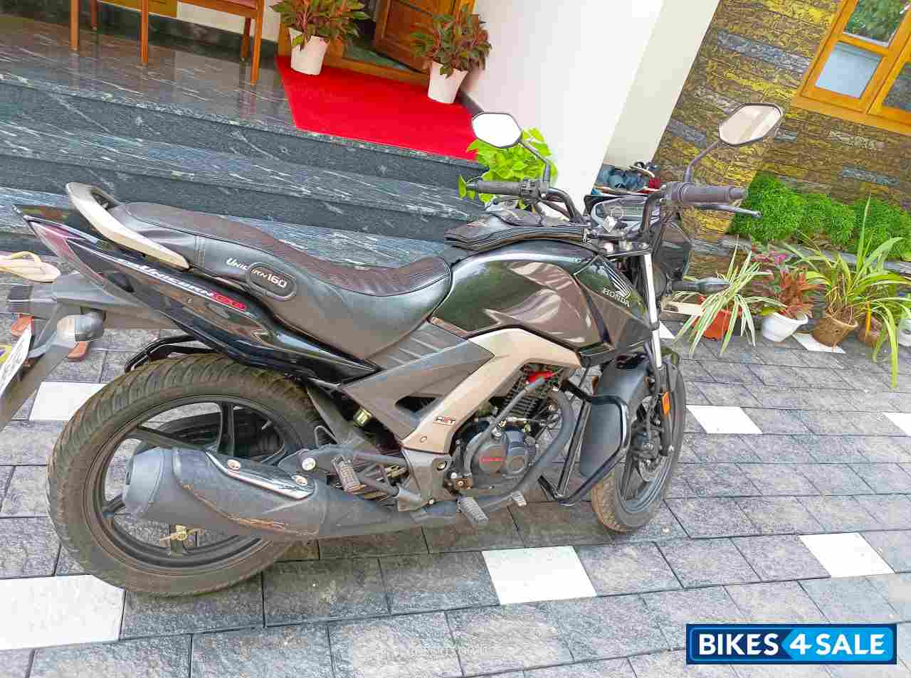 Black Honda CB Unicorn 160