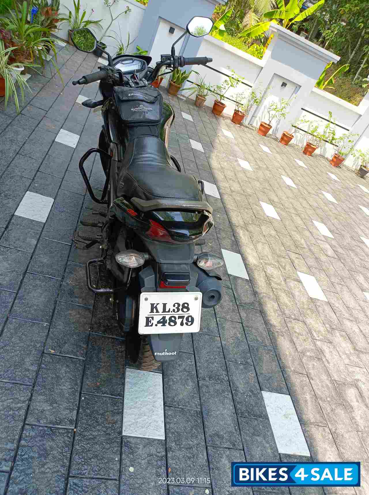 Black Honda CB Unicorn 160
