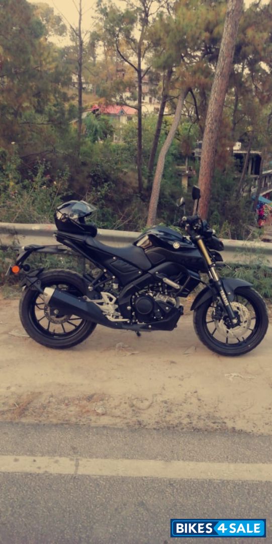 Black Yamaha MT-15