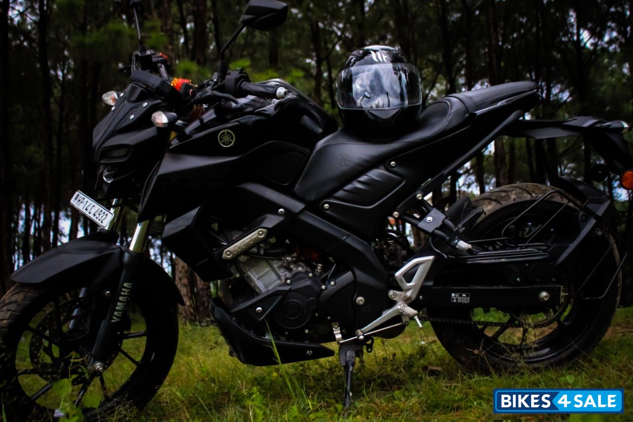 Black Yamaha MT-15