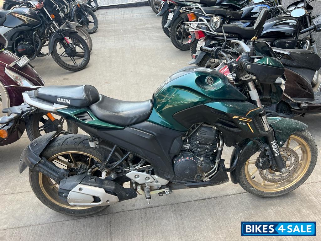 Glossy Green Yamaha FZS 25 2022