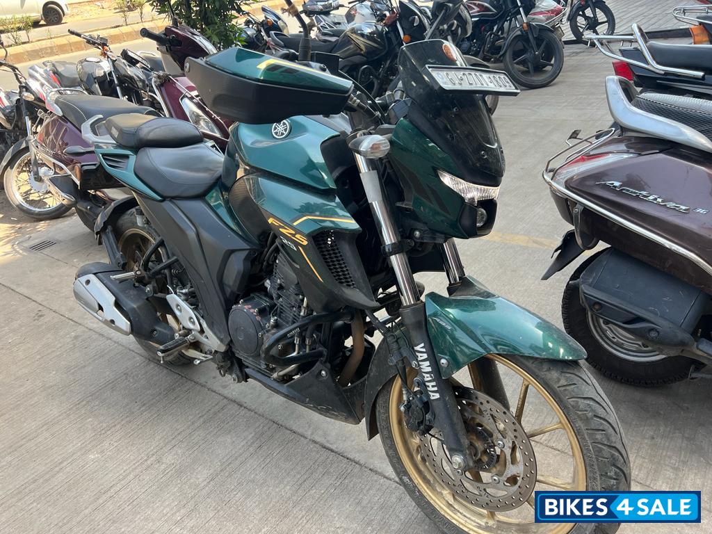 Glossy Green Yamaha FZS 25 2022