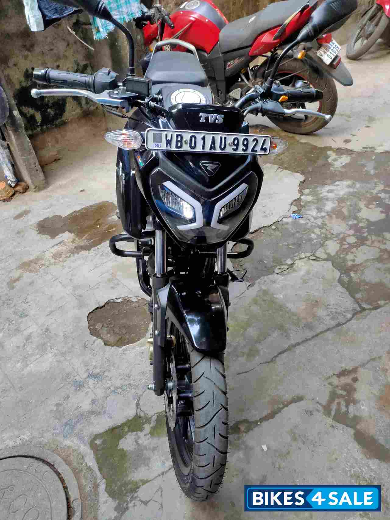Wicked Black TVS Raider 125
