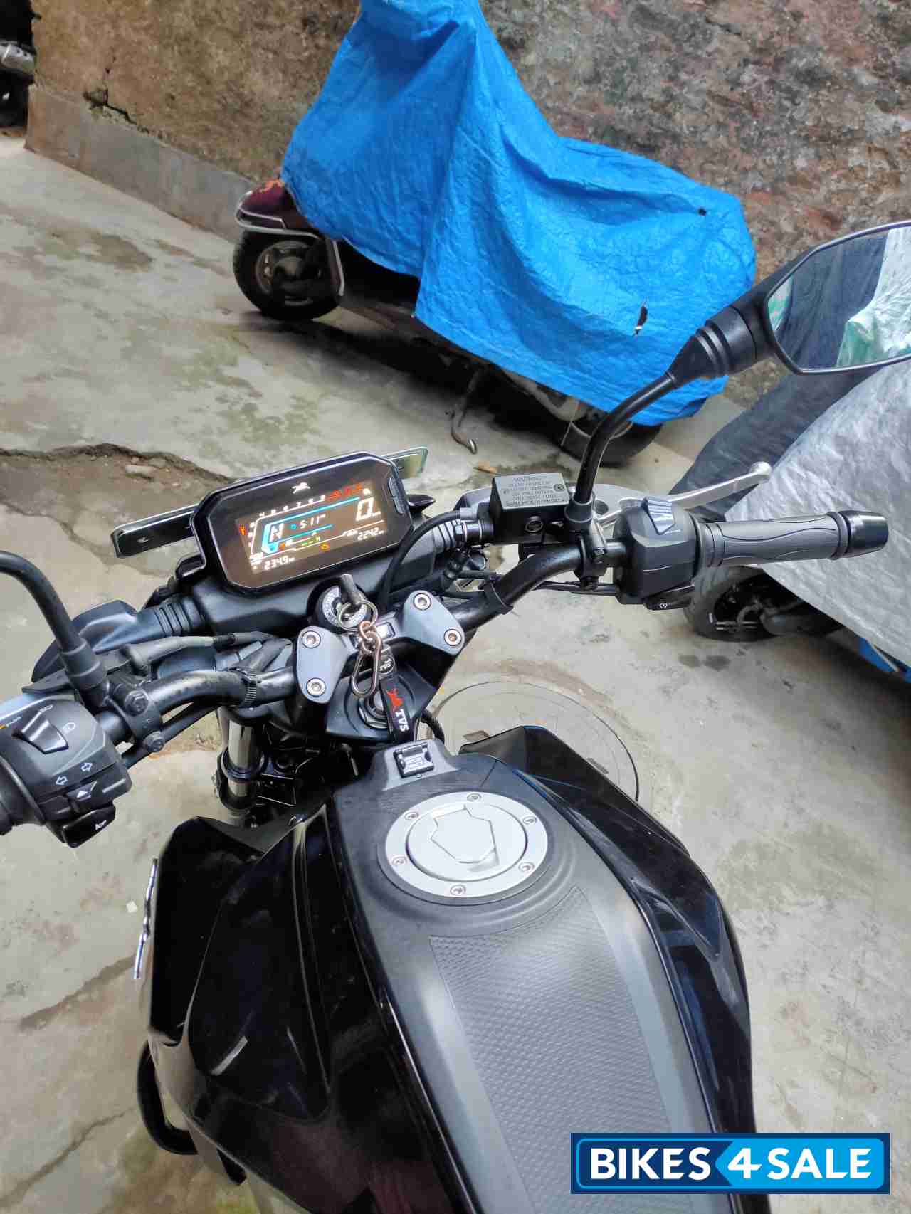 Wicked Black TVS Raider 125