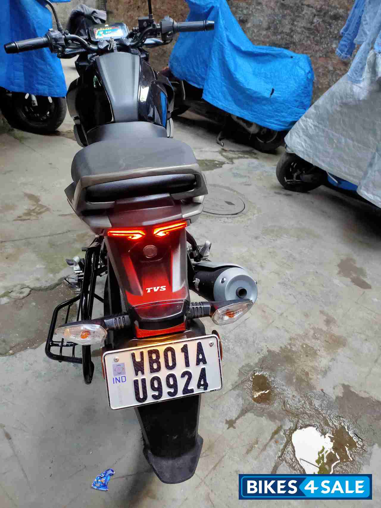 Wicked Black TVS Raider 125