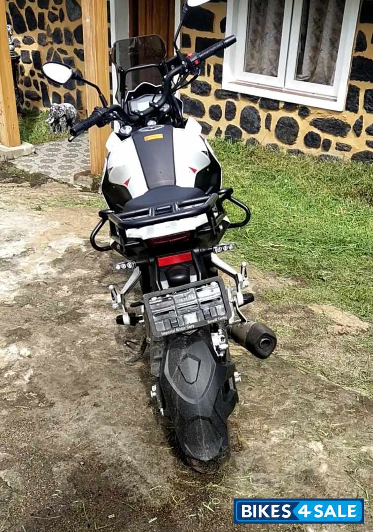 White Benelli TRK 251